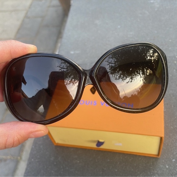 Louis Vuitton Black large frame sunglasses with silver sparkles w/unbranded box - Picture 1 of 9